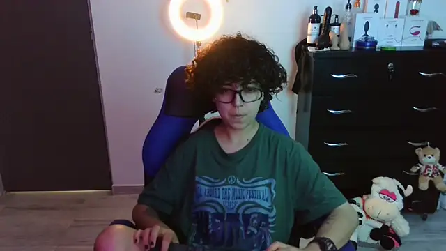 thomascooper7 online show from October 23, 7:23 pm