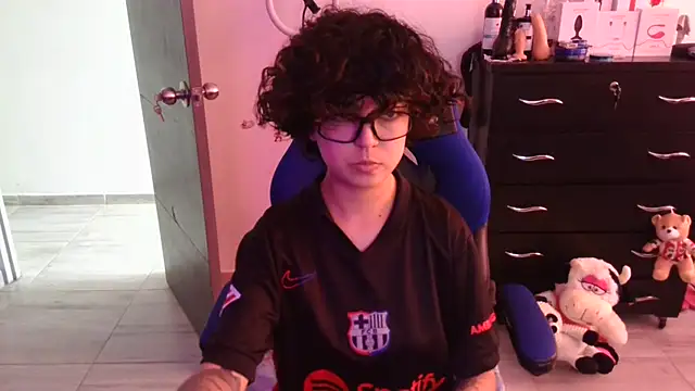 thomascooper7 online show from November 5, 7:03 pm