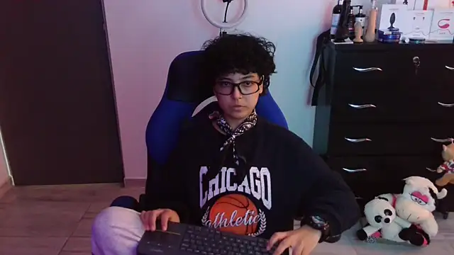 thomascooper7 online show from February 8, 7:28 pm