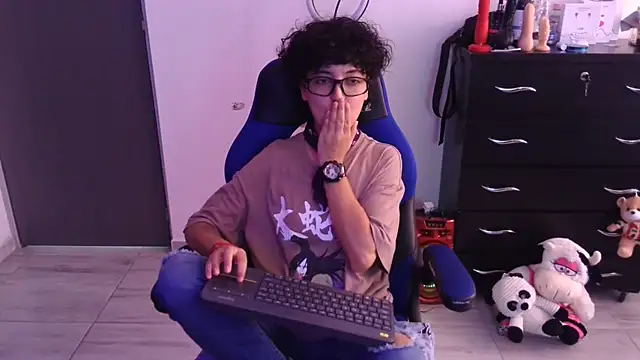 thomascooper7 online show from March 15, 6:25 pm