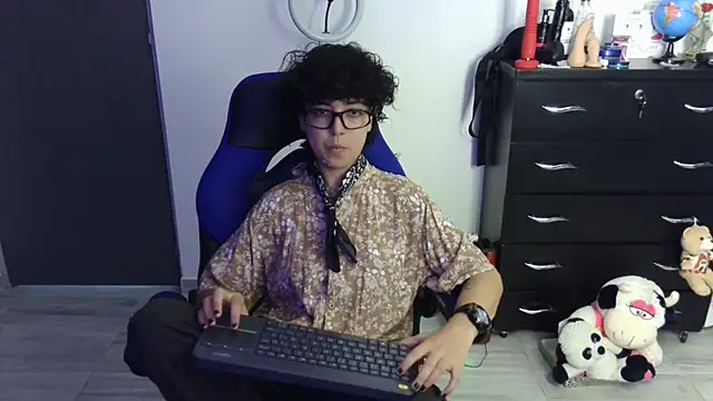 thomascooper7 online show from April 12, 8:36 pm