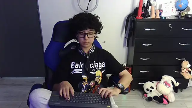 thomascooper7 online show from April 17, 8:34 pm