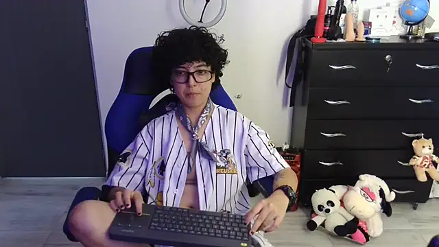 thomascooper7 online show from April 18, 6:23 pm