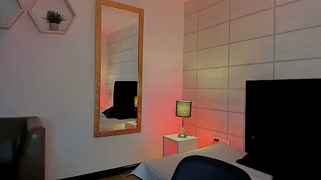 Christine Laam online show from December 3, 12:58 pm