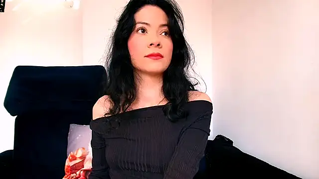 miabeautyxx online show from April 22, 1:23 pm