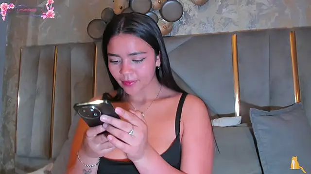 KimDevinne online show from May 17, 3:37 am