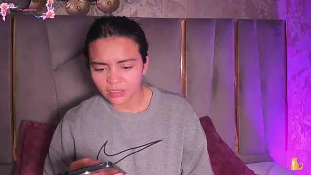 KimDevinne online show from May 30, 2:41 am