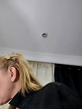 issa soto  online show from March 25, 11:33 pm