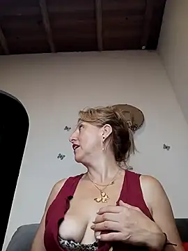 Snapshot of almaluna7 chatting on December 3, 5:09 am almaluna7 online show from December 3, 5:09 am