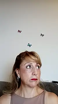 Snapshot of almaluna7 chatting on December 10, 12:39 am almaluna7 online show from December 10, 12:39 am