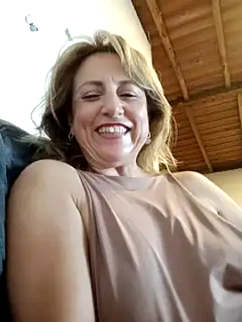 Snapshot of almaluna7 chatting on December 10, 3:41 am almaluna7 online show from December 10, 3:41 am