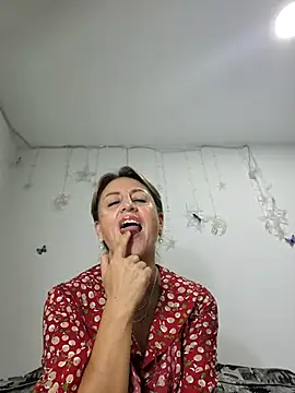 Snapshot of almaluna7 chatting on February 18, 11:08 pm almaluna7 online show from February 18, 11:08 pm