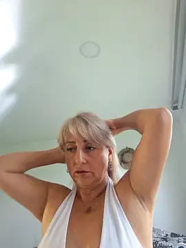 Snapshot of almaluna7 chatting on February 10, 10:03 pm almaluna7 online show from February 10, 10:03 pm