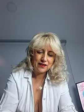 Snapshot of almaluna7 chatting on February 21, 12:11 am almaluna7 online show from February 21, 12:11 am