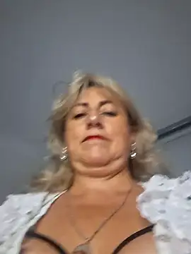 Snapshot of almaluna7 chatting on February 22, 12:01 am almaluna7 online show from February 22, 12:01 am