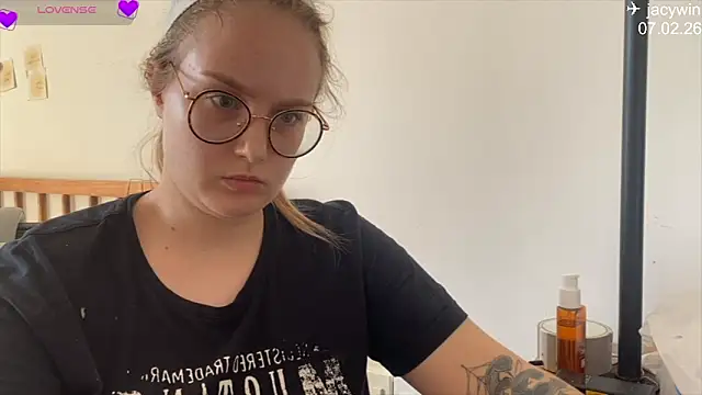 JacyWinslat online show from February 8, 9:13 am