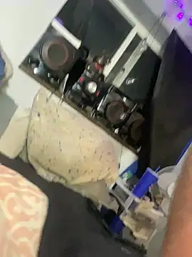 Snapshot of Cutebitch@xh chatting on April 12, 5:23 am Cutebitchxh online show from April 12, 5:23 am