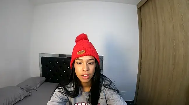 hot quenn online show from December 30, 2:09 am