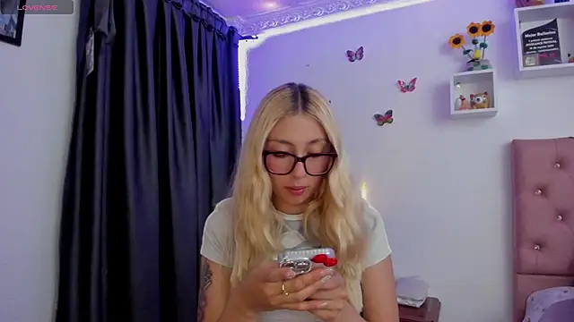 Soffy-brooks online show from May 30, 4:20 am