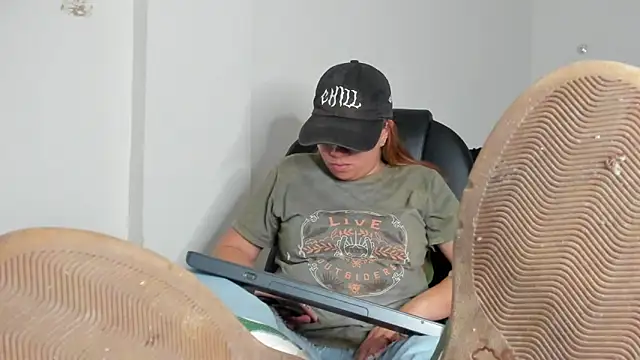 alma fenix online show from March 27, 5:02 am