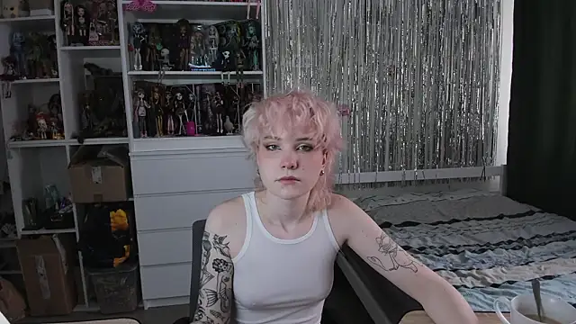 School Love online show from March 26, 7:03 am