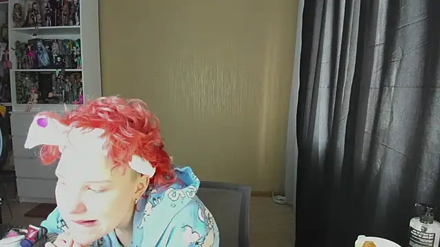 School Love online show from April 19, 7:07 am