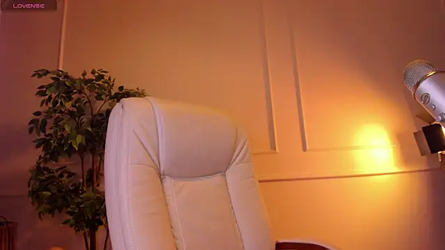 AdalynGlows online show from March 5, 5:31 pm