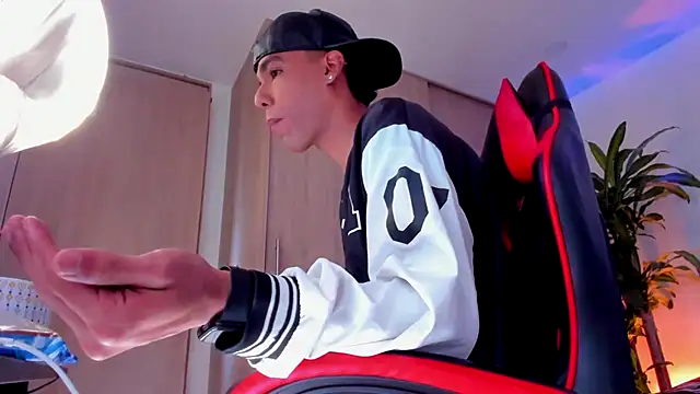 aldrinwhite online show from April 12, 4:45 pm