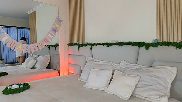 Zoe Benson online show from April 1, 12:06 pm