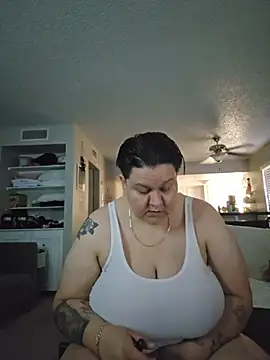 Snapshot of DevilDahm chatting on December 16, 11:32 pm DevilDahm online show from December 16, 11:32 pm