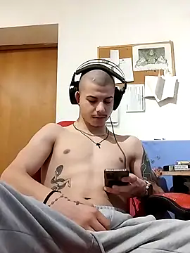 BigDickEnrg7195 online show from March 7, 11:27 pm