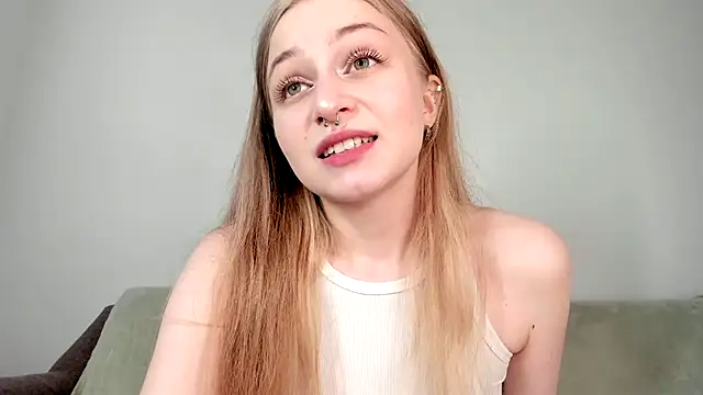 MiaMews online show from May 4, 7:37 am