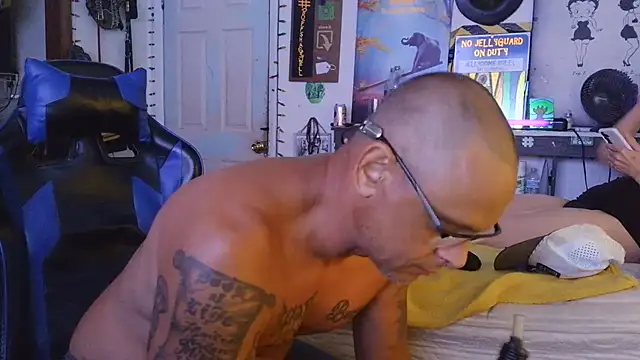 Buffshagswell online show from July 12, 4:03 am