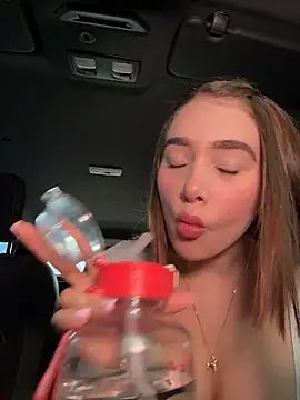 Lanataylor- online show from March 8, 8:23 pm