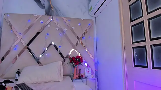 ninaht online show from December 21, 9:00 pm