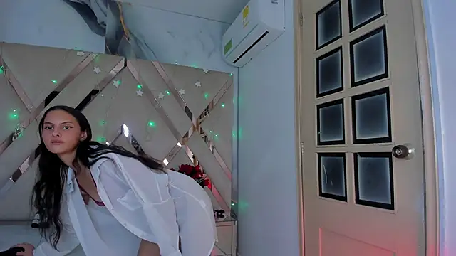 ninaht online show from December 22, 9:01 pm