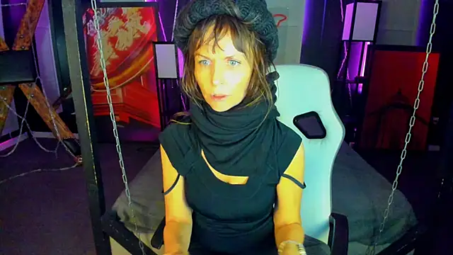 Snapshot of Elizabe_th chatting on January 19, 11:53 pm Elizabe th online show from January 19, 11:53 pm