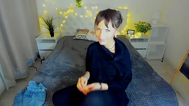 Snapshot of Elizabe_th chatting on January 21, 9:46 pm Elizabe th online show from January 21, 9:46 pm