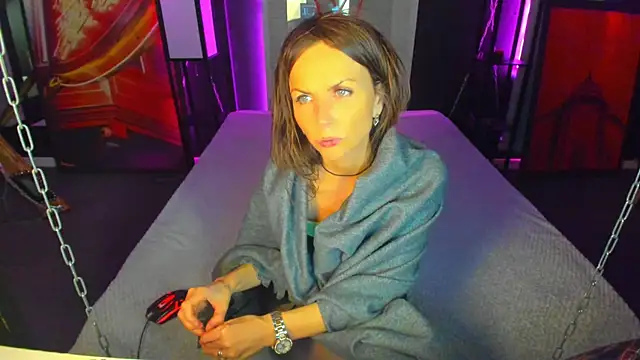 Snapshot of Elizabe_th chatting on March 10, 10:04 am Elizabe th online show from March 10, 10:04 am