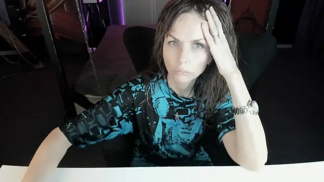 Snapshot of Elizabe_th chatting on March 15, 9:27 pm Elizabe th online show from March 15, 9:27 pm