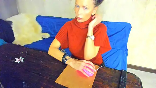 Snapshot of Elizabe_th chatting on July 24, 8:07 pm Elizabe th online show from July 24, 8:07 pm