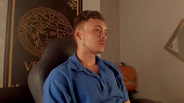 Desmon Clark online show from October 7, 9:45 pm