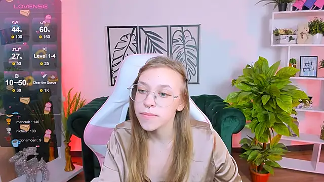 LayriantaVee online show from January 19, 1:12 pm