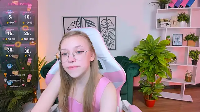 LayriantaVee online show from February 1, 10:15 am