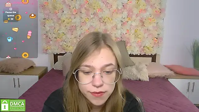 LayriantaVee online show from October 5, 6:12 am