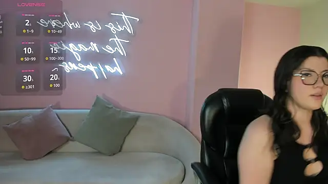 Snapshot of AmberFarrell chatting on June 17, 8:10 pm AmberFarrell online show from June 17, 8:10 pm