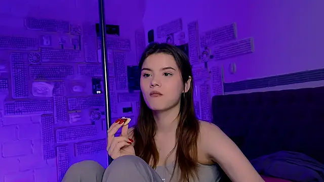 EvaThopson online show from February 6, 3:09 pm