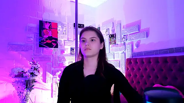 EvaThopson online show from February 13, 6:48 pm