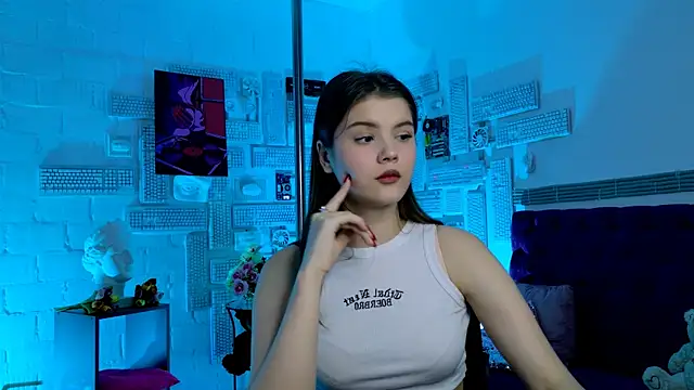 EvaThopson online show from March 10, 1:21 pm