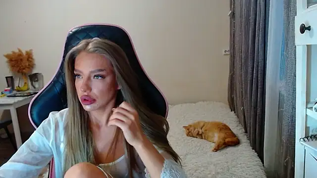 Snapshot of lonely_dreamm chatting on January 4, 1:31 pm lonely dreamm online show from January 4, 1:31 pm